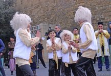 Праздничное шествие "Илахыр чершенбе" на улицах Баку – встречаем Новруз (ФОТО)