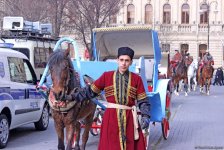 Праздничное шествие "Илахыр чершенбе" на улицах Баку – встречаем Новруз (ФОТО)