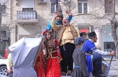 Праздничное шествие "Илахыр чершенбе" на улицах Баку – встречаем Новруз (ФОТО)