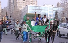 Праздничное шествие "Илахыр чершенбе" на улицах Баку – встречаем Новруз (ФОТО)