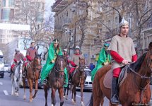 Праздничное шествие "Илахыр чершенбе" на улицах Баку – встречаем Новруз (ФОТО)