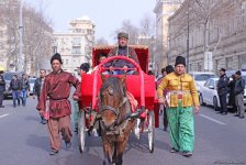 Праздничное шествие "Илахыр чершенбе" на улицах Баку – встречаем Новруз (ФОТО)