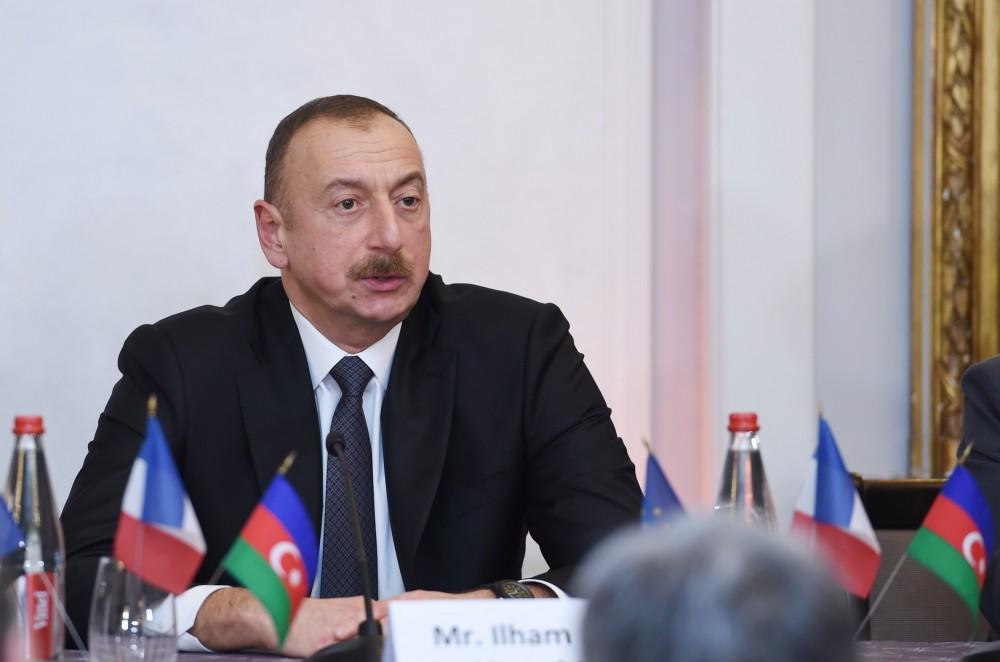 Президент Азербайджана Ильхам Алиев встретился с членами бизнес-совета Движения предприятий Франции (ФОТО)