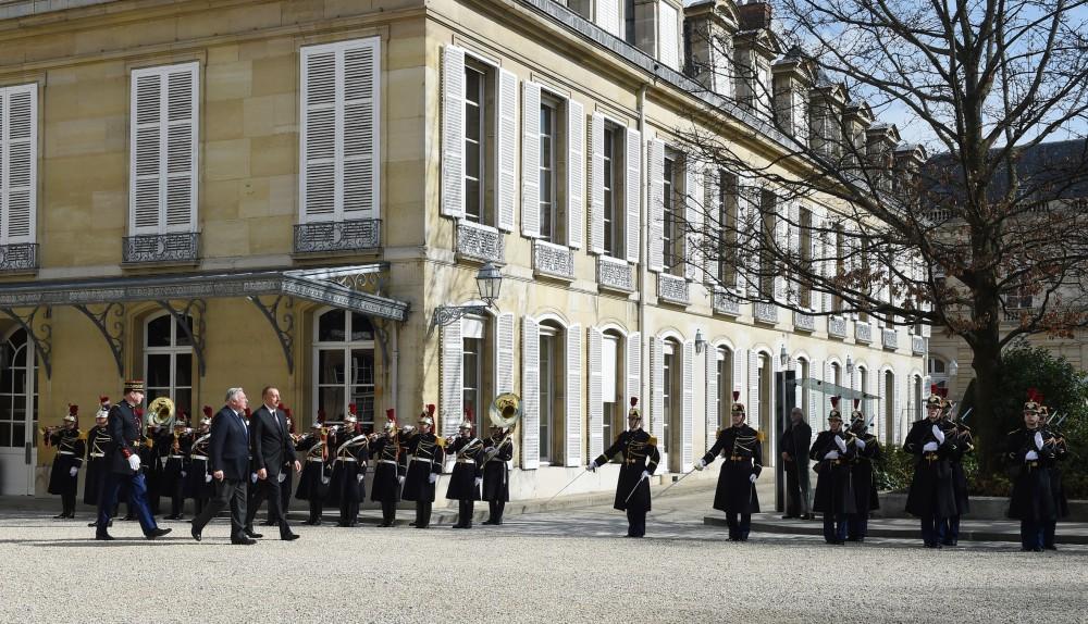 Ilham Aliyev meets French Senate’s president in Paris (PHOTO)