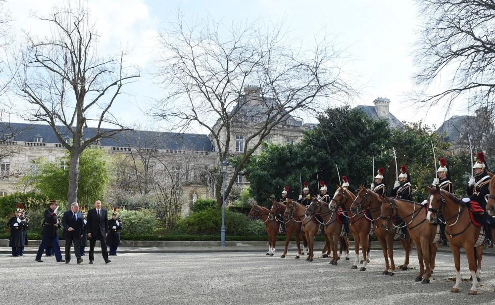 Ilham Aliyev meets French Senate’s president in Paris (PHOTO)