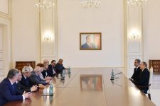 Президент Азербайджана принял членов правления  Международного центра Низами Гянджеви (ФОТО)