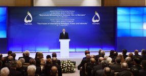Azerbaijani president, first lady taking part in V Global Baku Forum (PHOTO)