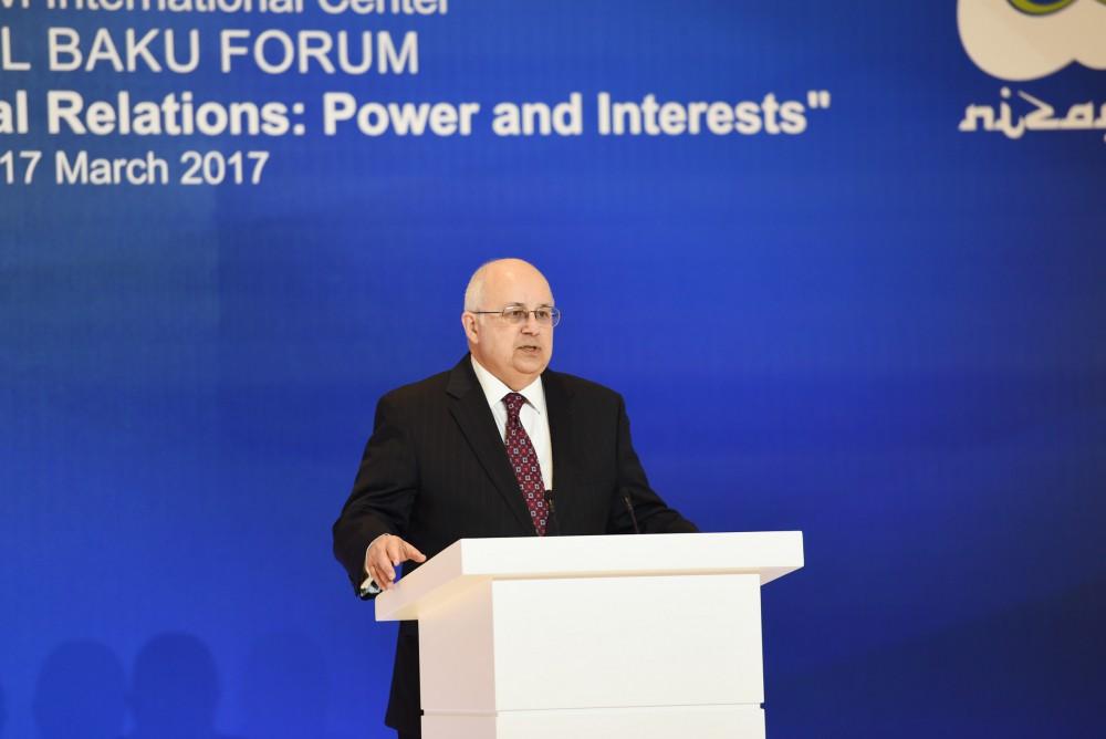 Azerbaijani president, first lady taking part in V Global Baku Forum (PHOTO)