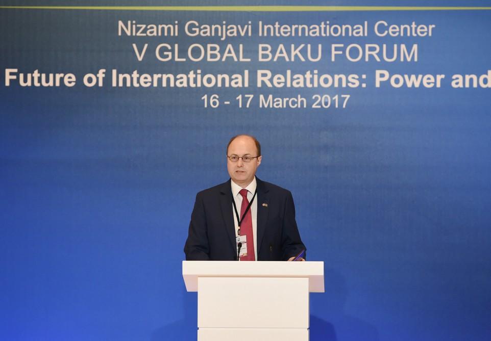 Azerbaijani president, first lady taking part in V Global Baku Forum (PHOTO)