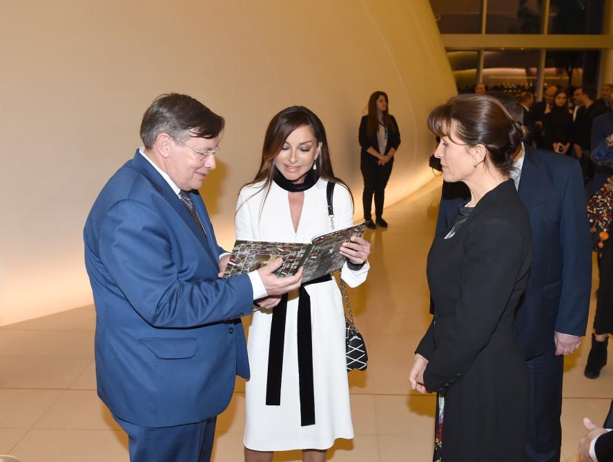 Azerbaijan`s First Vice-President Mehriban Aliyeva attends opening of exhibition as part of Days of Hungary (PHOTO)