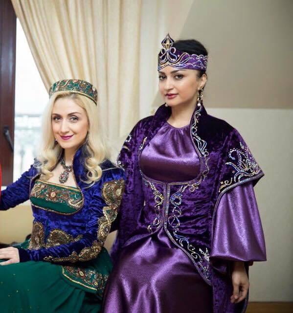 Азербайджанские звезды встречают Новруз в национальной одежде (ФОТО)