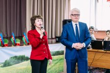 Азербайджанцы подарили российским школьникам праздник Новруза (ФОТО)