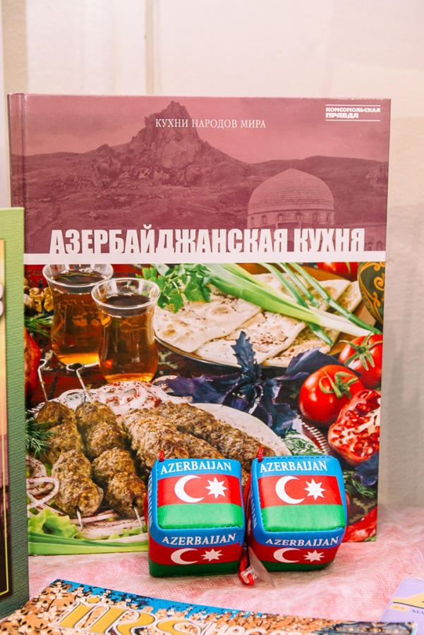 Азербайджанцы подарили российским школьникам праздник Новруза (ФОТО)
