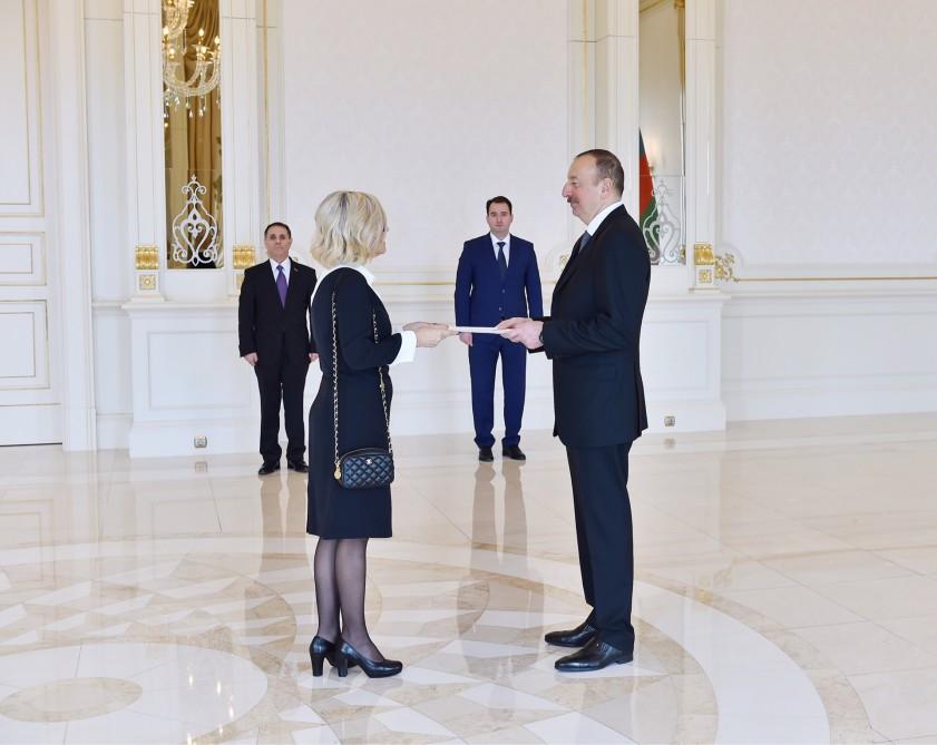 Президент Ильхам Алиев принял верительные грамоты послов Дании и Португалии (ФОТО) (версия 2)