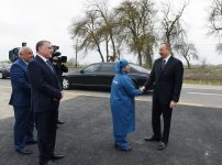 Президент Ильхам Алиев ознакомился с хлопковым полем в Саатлинском районе (ФОТО)