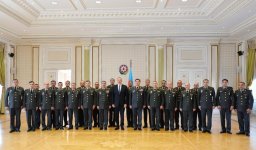 Ilham Aliyev receives servicemen on anniversary of April victories of Azerbaijani army (PHOTO)