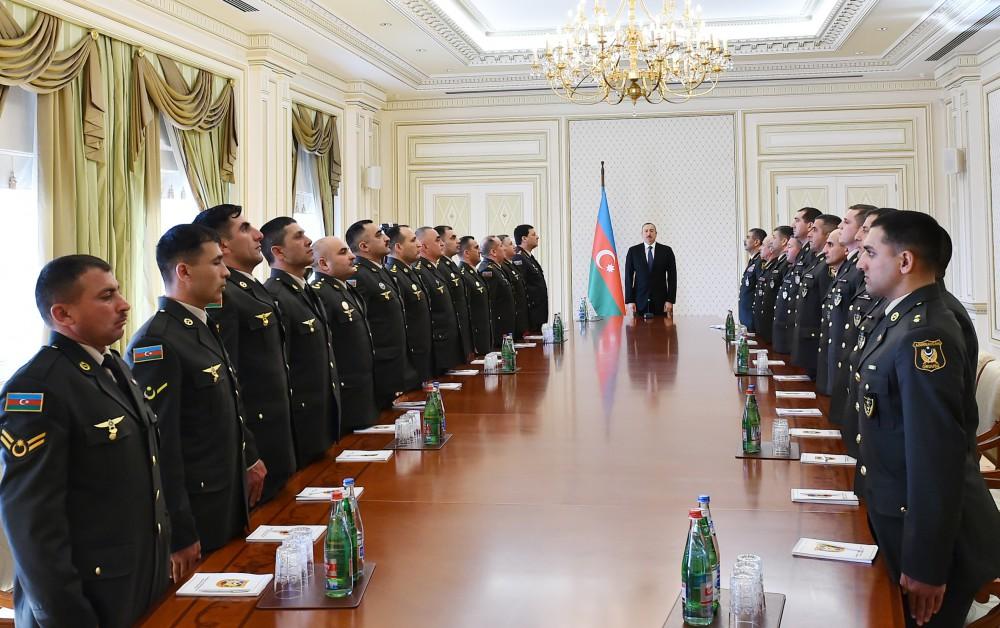 Ilham Aliyev receives servicemen on anniversary of April victories of Azerbaijani army (PHOTO)
