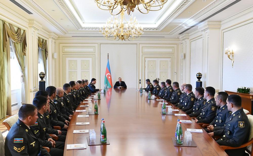 Ilham Aliyev receives servicemen on anniversary of April victories of Azerbaijani army (PHOTO)