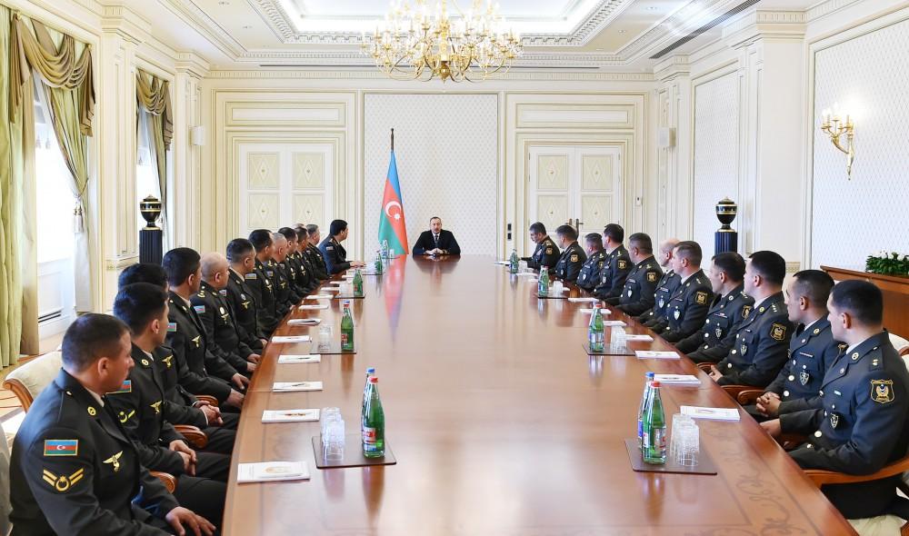 Ilham Aliyev receives servicemen on anniversary of April victories of Azerbaijani army (PHOTO)