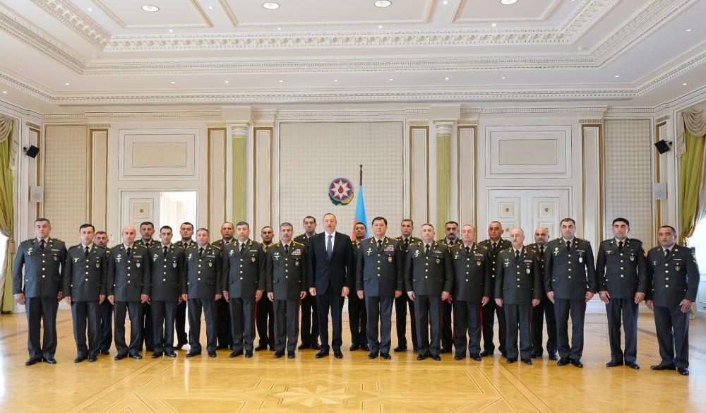 Ilham Aliyev receives servicemen on anniversary of April victories of Azerbaijani army (PHOTO)