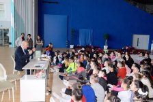 Азербайджанские гимнасты встретились с писателем Чингизом Абдуллаевым (ФОТО)