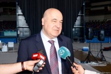 Азербайджанские гимнасты встретились с писателем Чингизом Абдуллаевым (ФОТО)