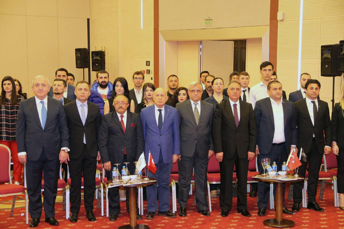 Представители Азербайджана удостоены премии "Yılın Altın Adamları" в Турции (ФОТО)