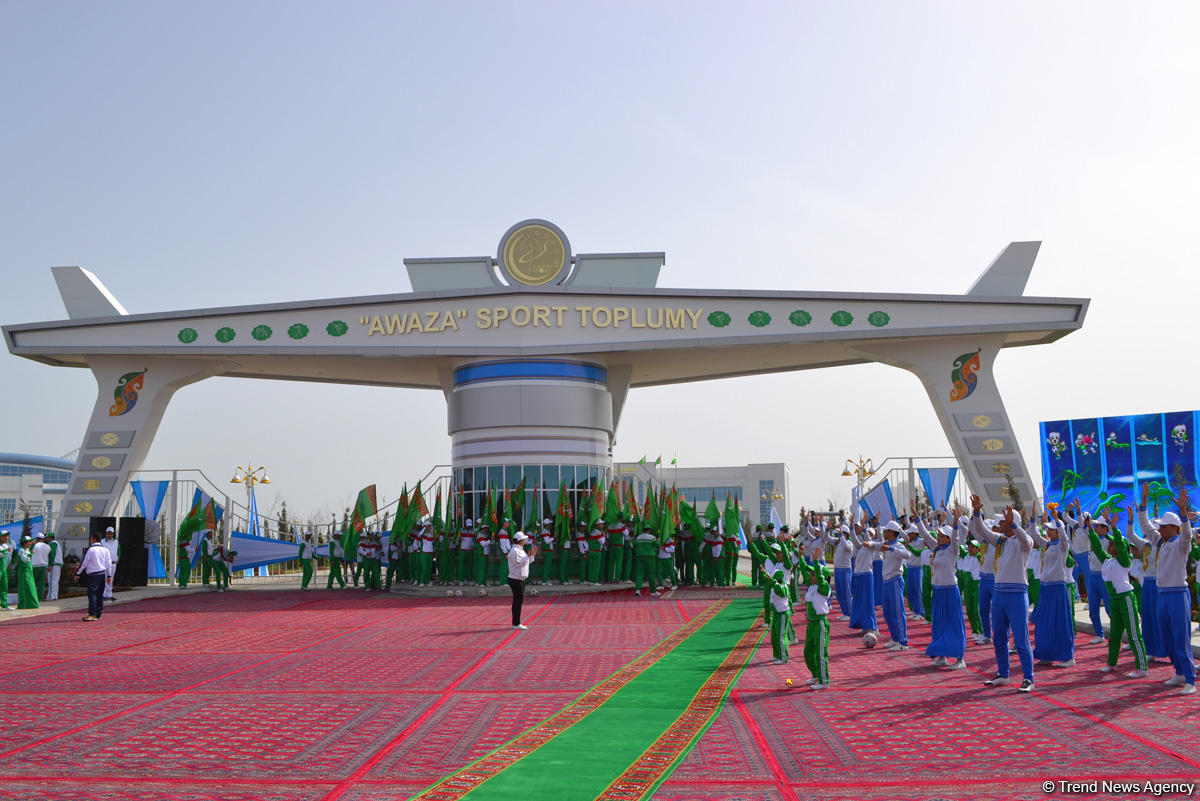 Президент Туркменистана в "Авазе" открыл крупный спортивный комплекс (ФОТО)