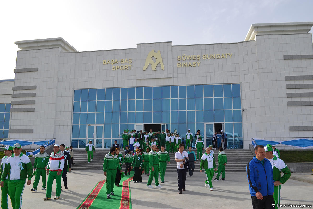 Президент Туркменистана в "Авазе" открыл крупный спортивный комплекс (ФОТО)