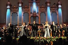 Заслуженная артистка Азербайджана подарила Москве настоящий праздник (ФОТО)