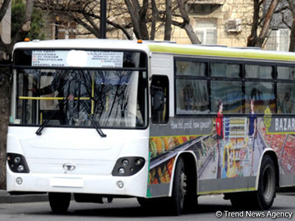 В Баку в результате столкновения автобуса с автомобилем никто не пострадал