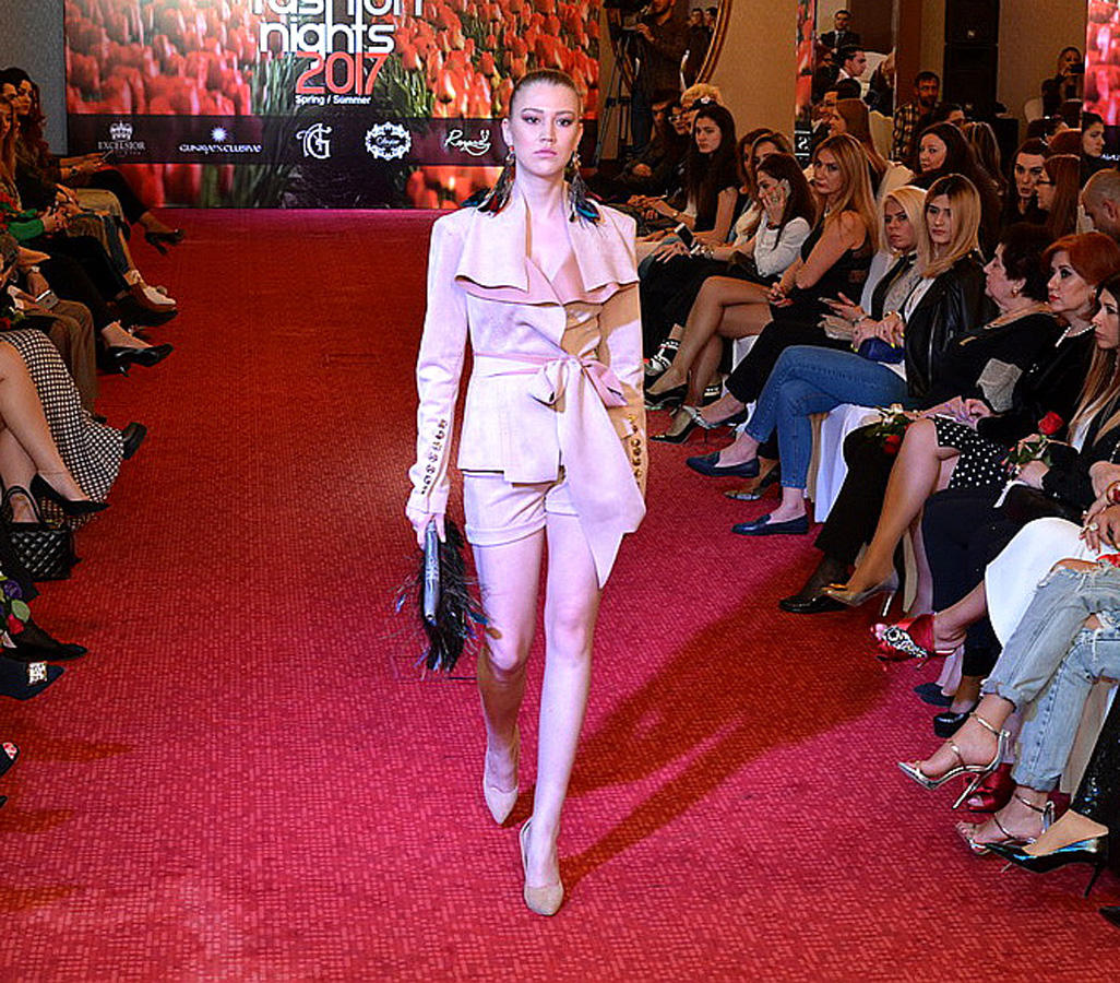 Baku Fashion Night - от 50 оттенков серого до красочных коллекций (ФОТО)