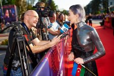 Диана Гаджиева на исторической красной дорожке "Евровидения" (ФОТО)