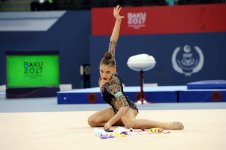 Первый вице-президент Мехрибан Алиева наградила победителей соревнований по художественной гимнастике Исламиады (ФОТО)