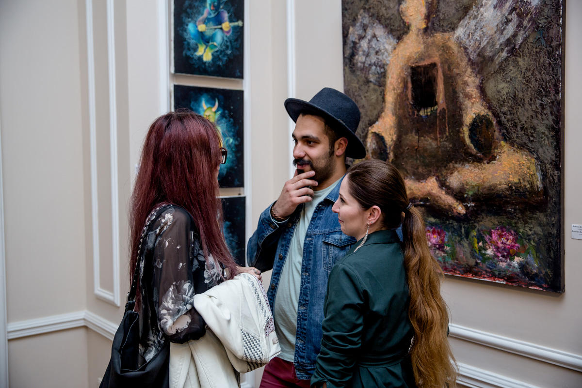 В Баку состоялась презентация проекта ART Rising в поддержку художников (ФОТО)
