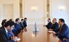 Президент Азербайджана принял делегацию ОАЭ (ФОТО) (версия 2)