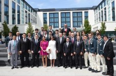 Президент Ильхам Алиев и Первая леди Мехрибан Алиева приняли участие во встрече с победителями IV Игр исламской солидарности, тренерами и представителями спортивной общественности (ФОТО)