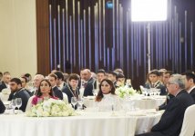 Президент Ильхам Алиев и Первая леди Мехрибан Алиева приняли участие во встрече с победителями IV Игр исламской солидарности, тренерами и представителями спортивной общественности (ФОТО)