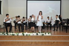Музыка в жизни азербайджанских детей - первые аплодисменты (ФОТО)