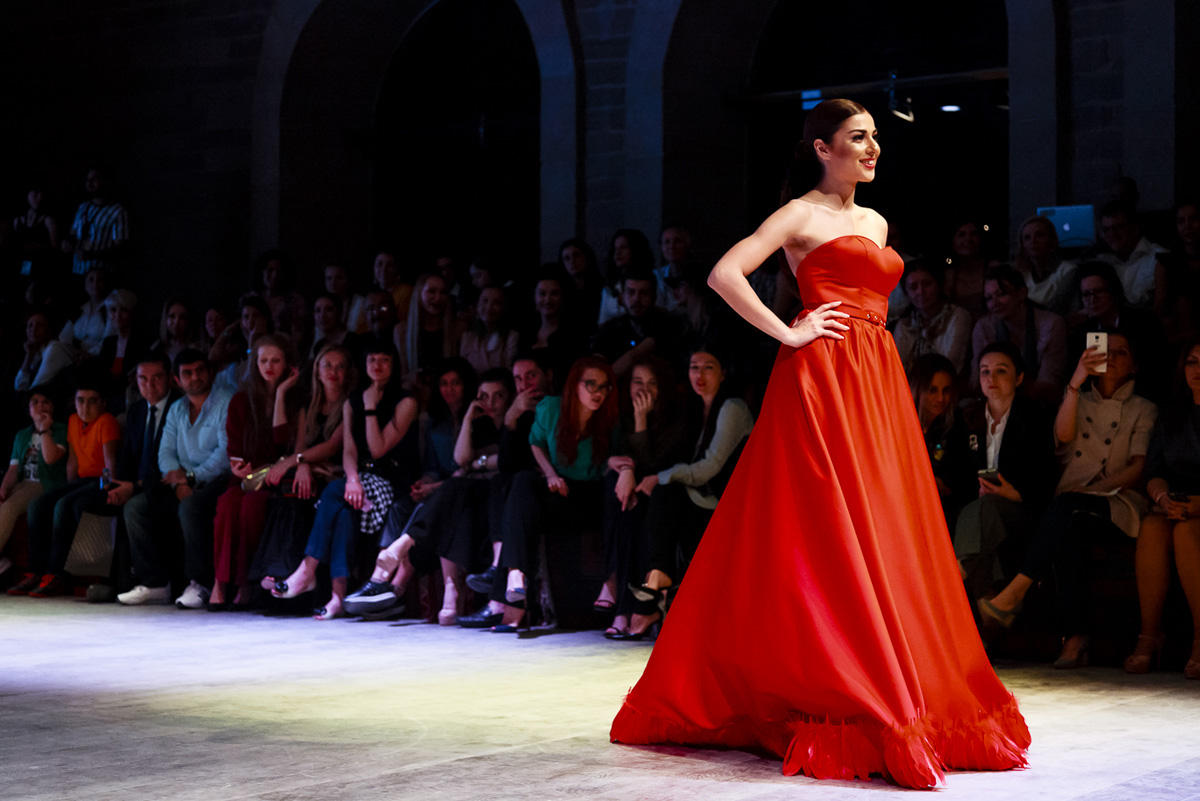 Праздник моды: зеленый свет! Azerbaijan Fashion Week – красочное открытие (ФОТО)