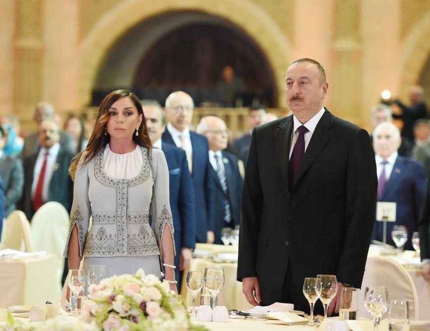 Президент Азербайджана Ильхам Алиев и Первая леди Мехрибан Алиева приняли участие в официальном приеме по случаю Дня Республики (ФОТО)