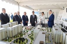 Первый вице-президент Азербайджана Мехрибан Алиева приняла участие в церемонии закладки в Баку фундамента жилого комплекса для семей вынужденных переселенцев (ФОТО) (версия 4)
