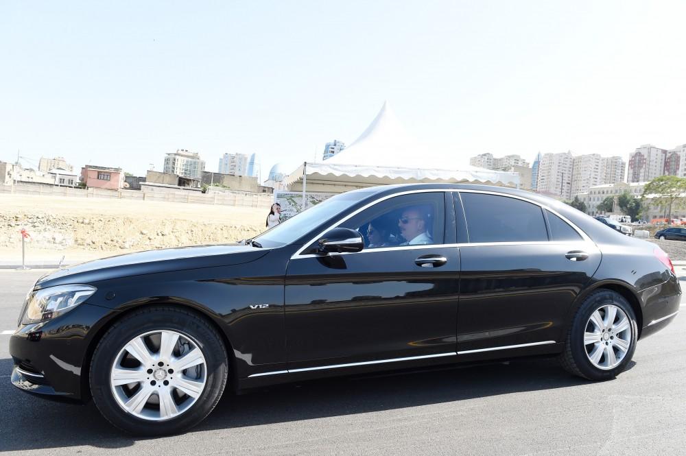 Президент Ильхам Алиев и Первая леди Мехрибан Алиева приняли участие в открытии новых дорог в Баку (ФОТО) (версия 2)