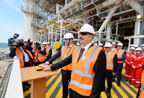 Ilham Aliyev attends sail away of first topsides unit for Shah Deniz Stage 2 platforms (PHOTO)