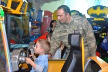 Спортсмены и военнослужащие провели в Баку акцию "Подари улыбку другу" (ФОТО)