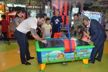 Спортсмены и военнослужащие провели в Баку акцию "Подари улыбку другу" (ФОТО)