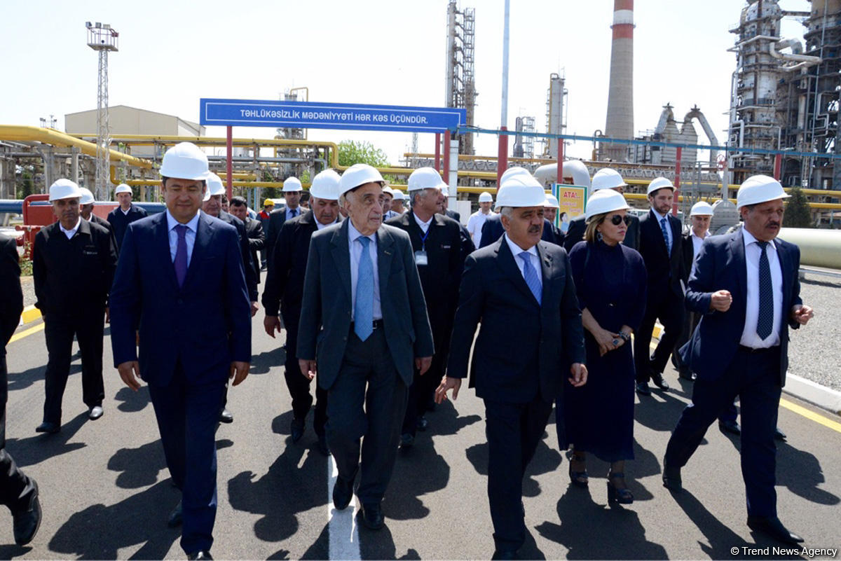 SOCAR ввела в эксплуатацию новую установку на Бакинском НПЗ имени Гейдара Алиева (ФОТО)
