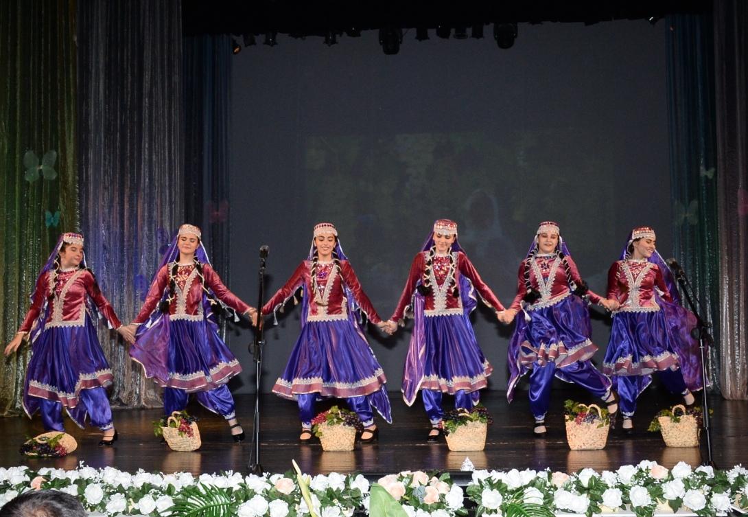 Танцуют все! Яркий концерт в Баку (ФОТО)