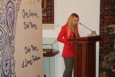 В Баку проходит Международный форум поэтесс, посвященный Хуршидбану Натаван (ФОТО)