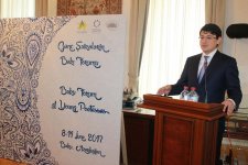 В Баку проходит Международный форум поэтесс, посвященный Хуршидбану Натаван (ФОТО)